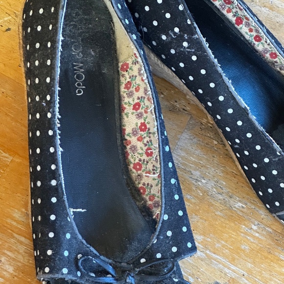 Shoes. - Picture 7 of 8